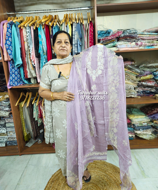 TRADITIONAL MULCOTTON SUIT WITH MULMUL DUPATTA